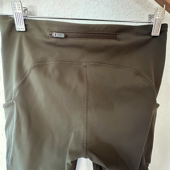 Lululemon - Picture 4 of 8